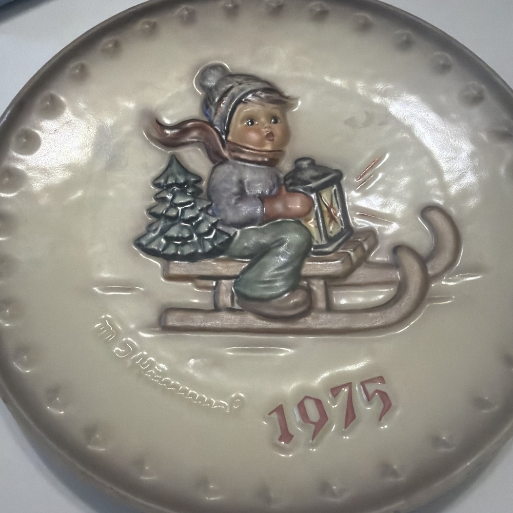 Goebel Hummel 1975 Annual Plate Ride into Christmas Hum 268 West Germany Box